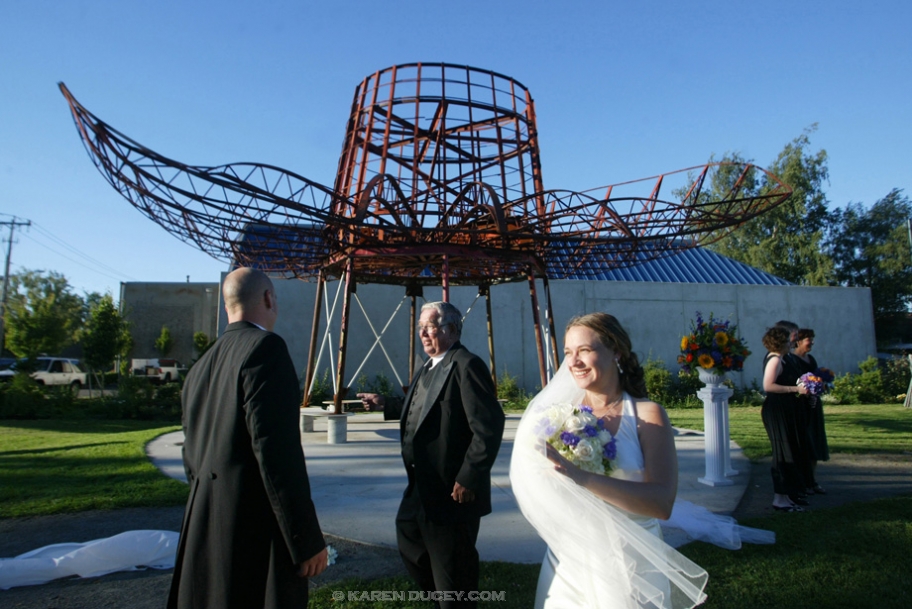 extraordinary-hat-boots-wedding
