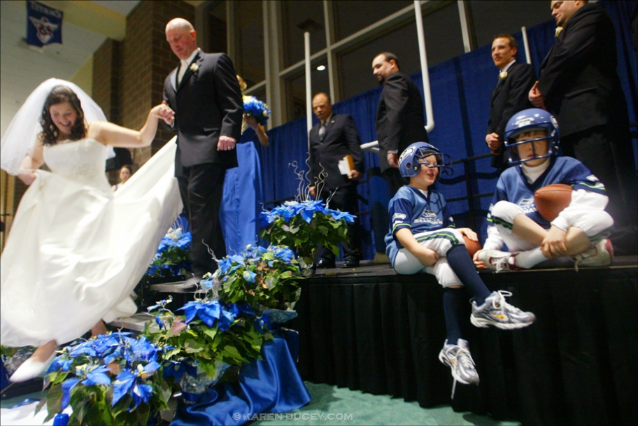 extraordinary-seahawks-wedding-ducey